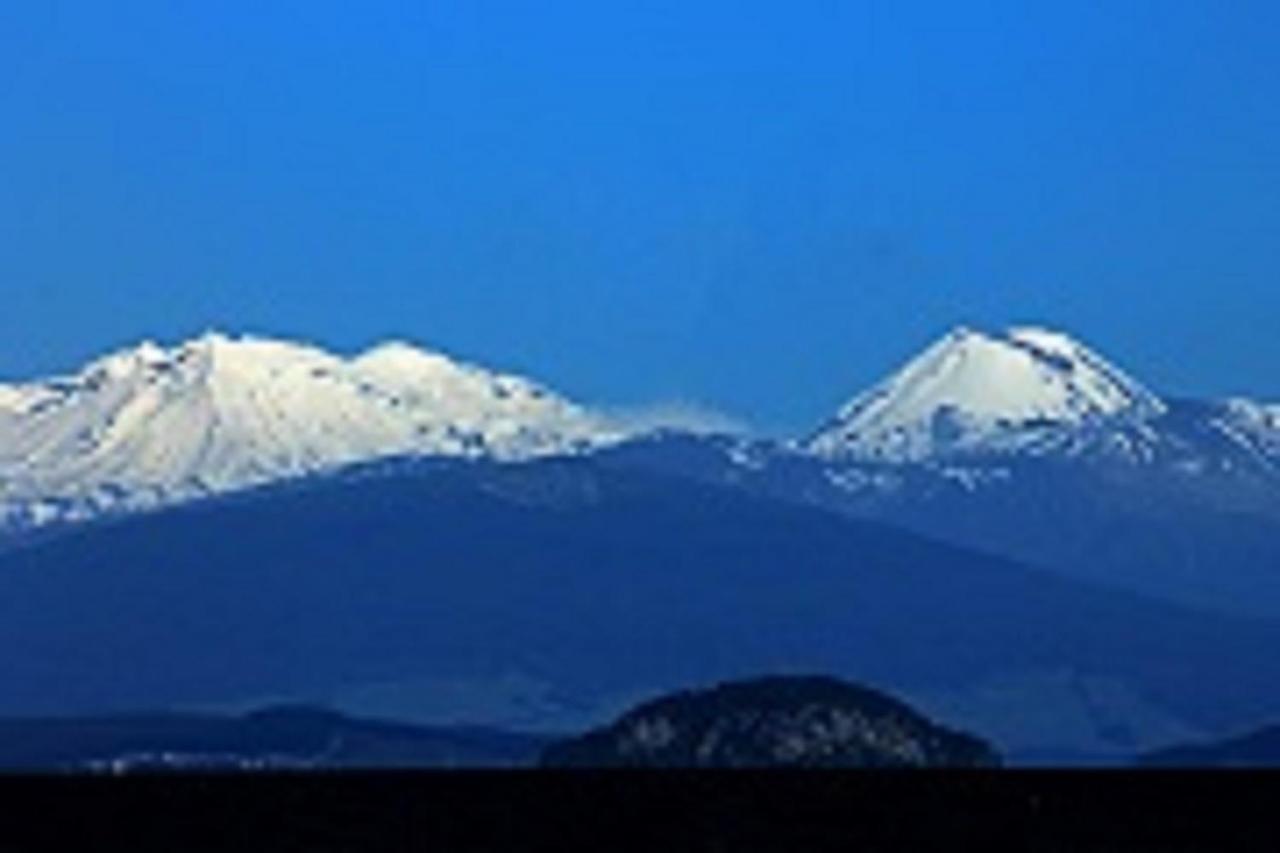 Acacia Lake View Motel Taupo Bagian luar foto