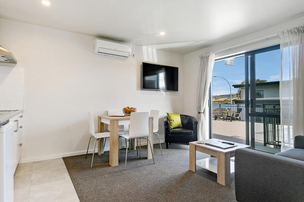 Acacia Lake View Motel Taupo Bagian luar foto