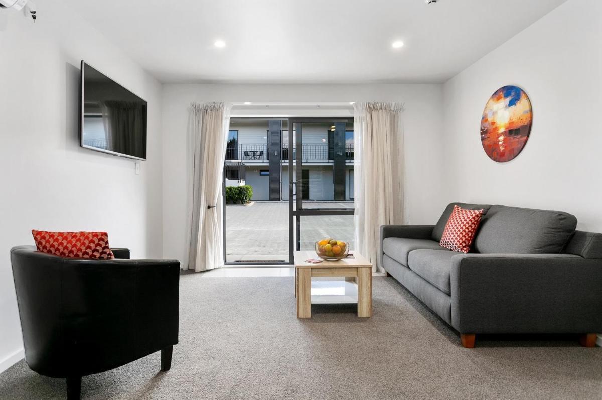 Acacia Lake View Motel Taupo Bagian luar foto