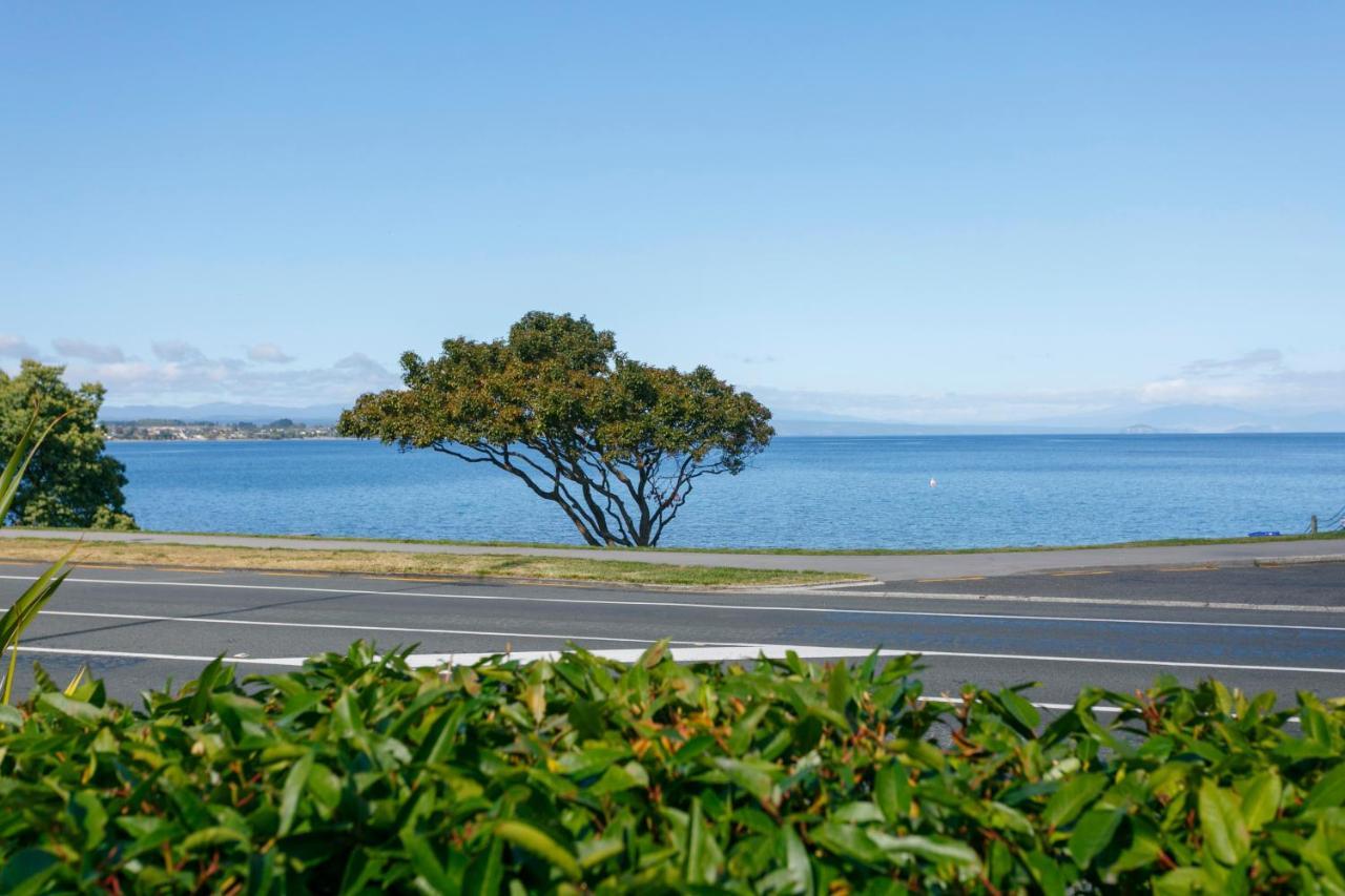 Acacia Lake View Motel Taupo Bagian luar foto